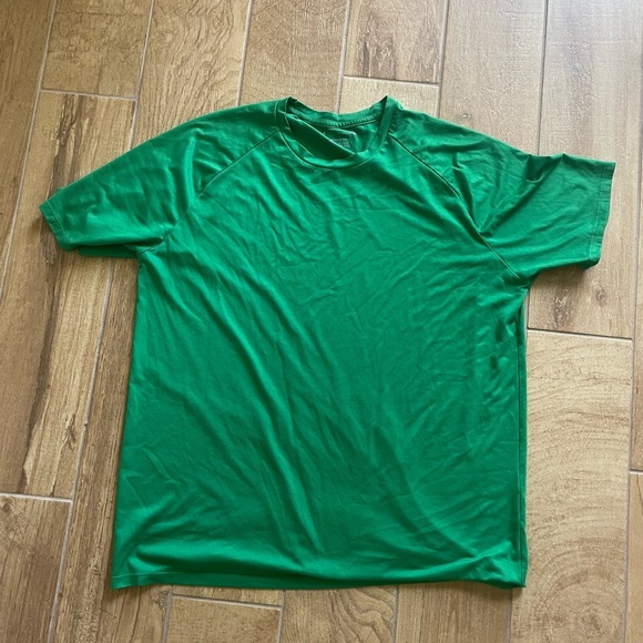 Under Armour "The Tech Tee" Short Sleeve Polyester Shirt in Green Men's XL - Picture 2 of 6